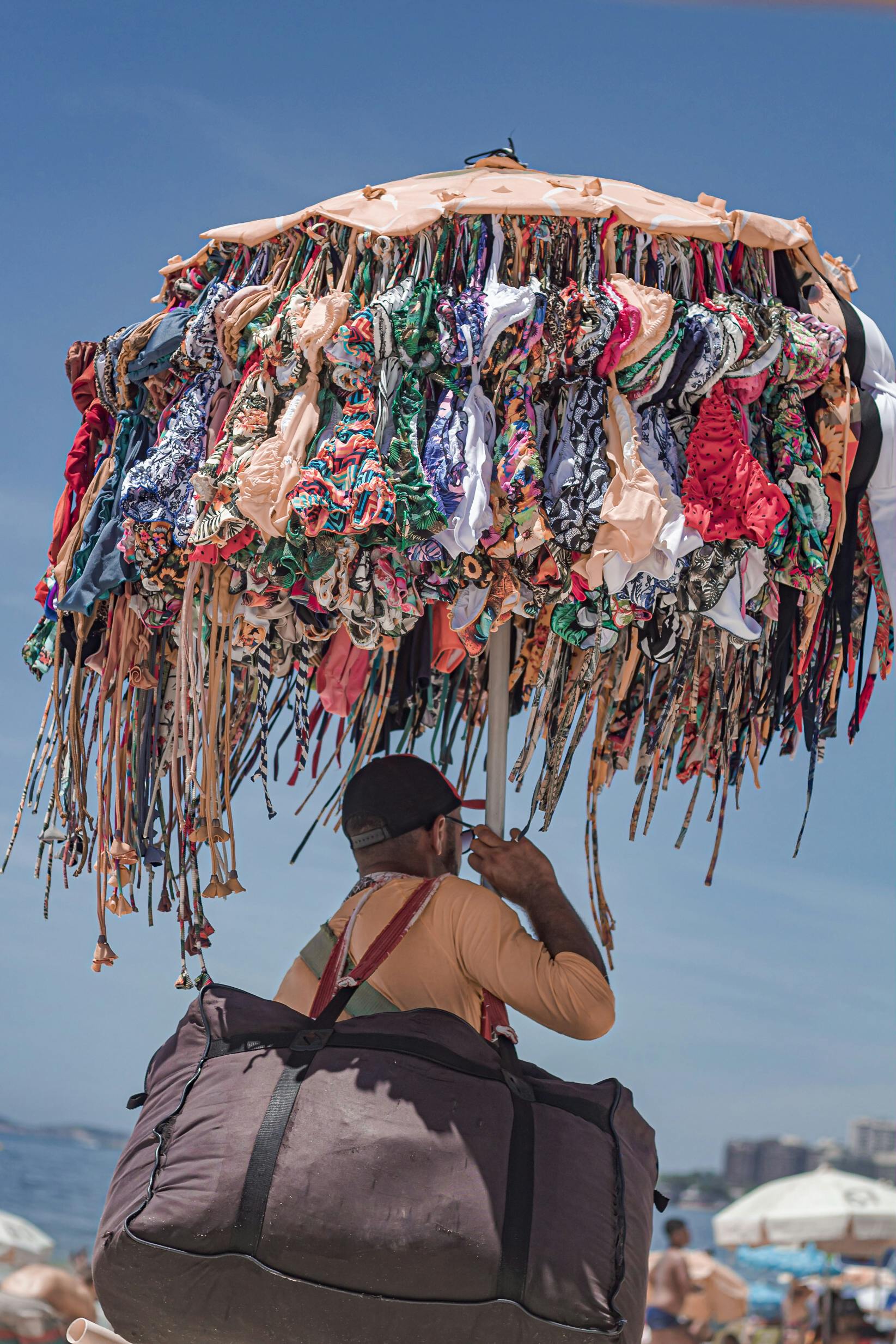 Pourquoi le bikini est-il devenu un uniforme obligatoire de baignade ? Image